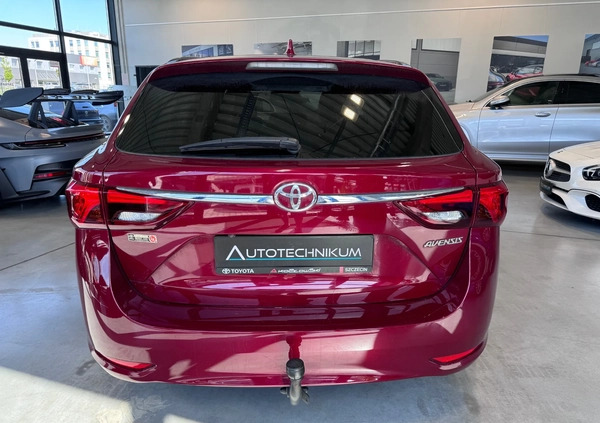 Toyota Avensis cena 71900 przebieg: 142500, rok produkcji 2017 z Busko-Zdrój małe 379